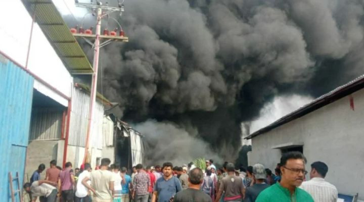 নারায়ণগঞ্জে ককসিট তৈরির কারখানা ও গোডাউনে আগুন